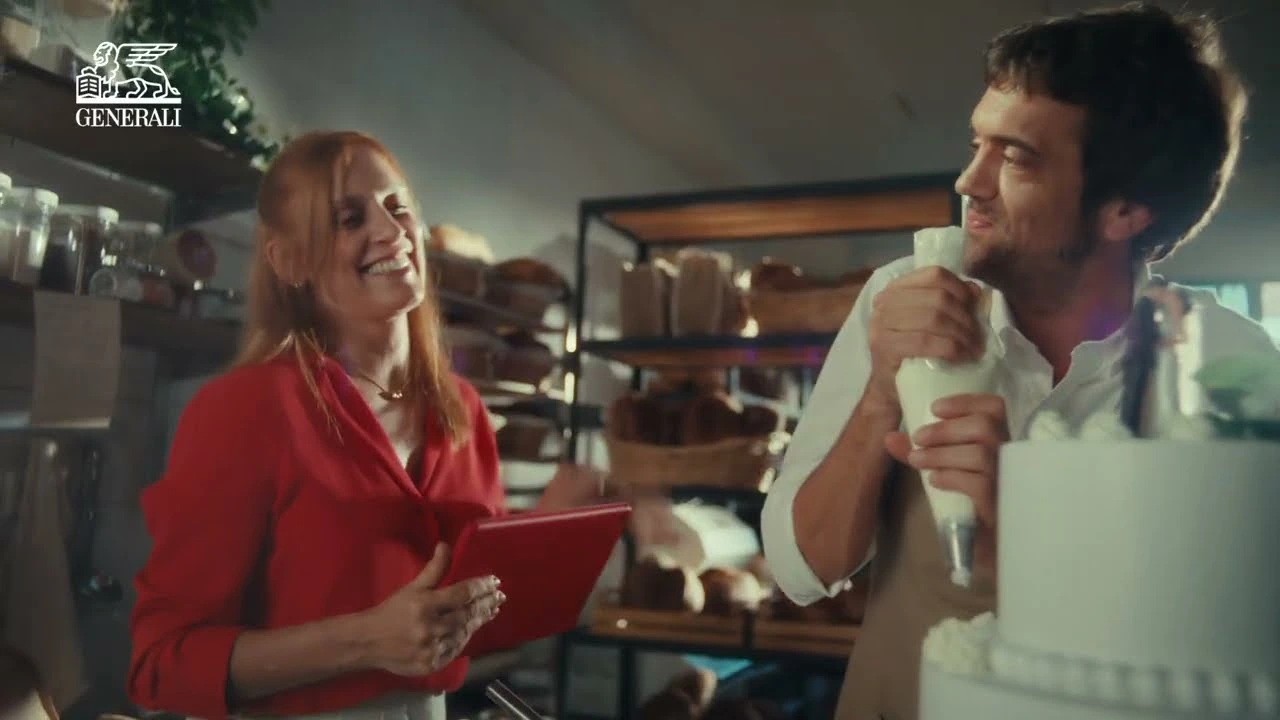 Comercial de Generali Auto-no-no-no-mo: Carlos, un panadero autónomo, mira a cámara en su panadería